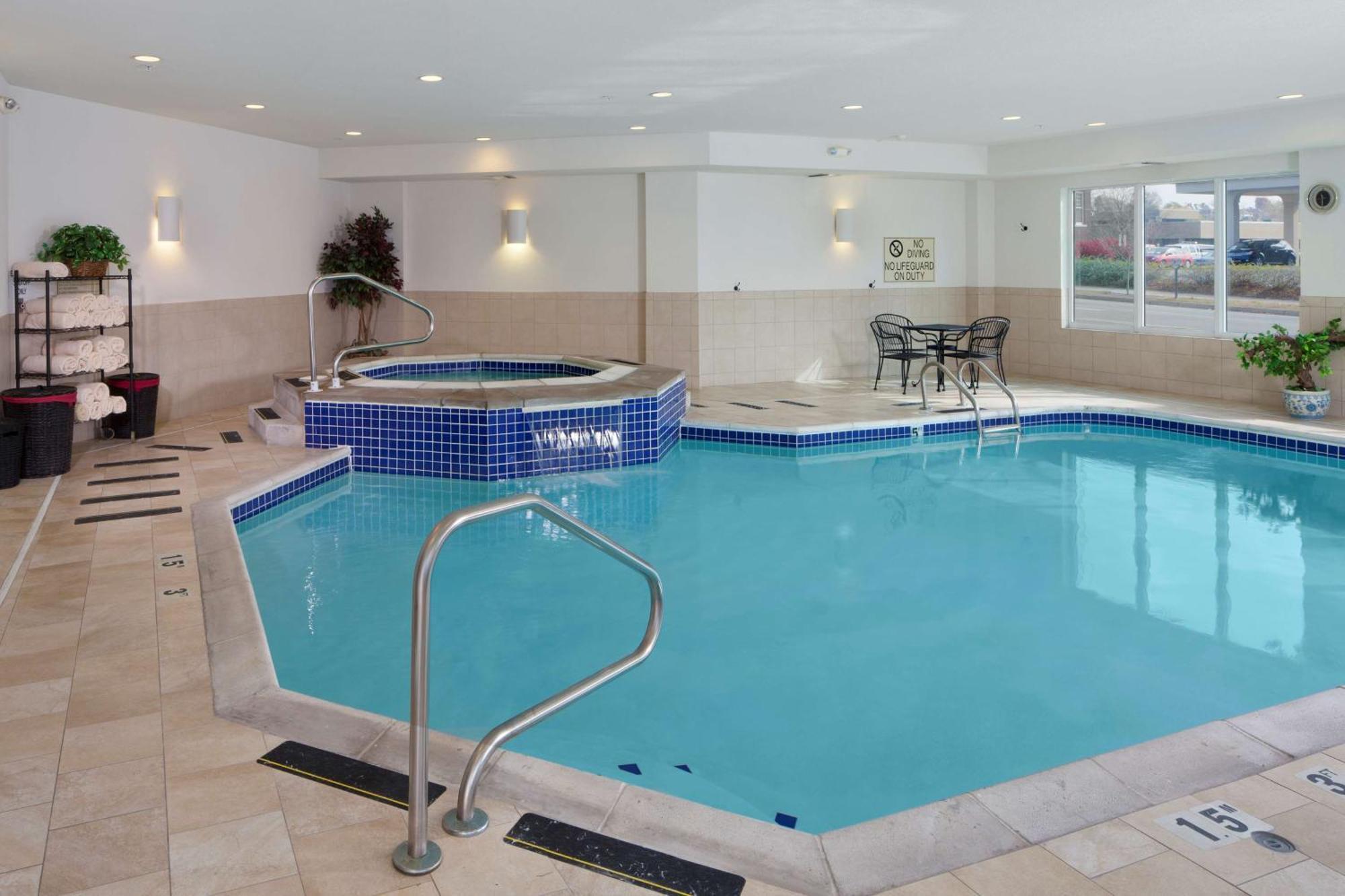 Doubletree By Hilton Jefferson City Extérieur photo