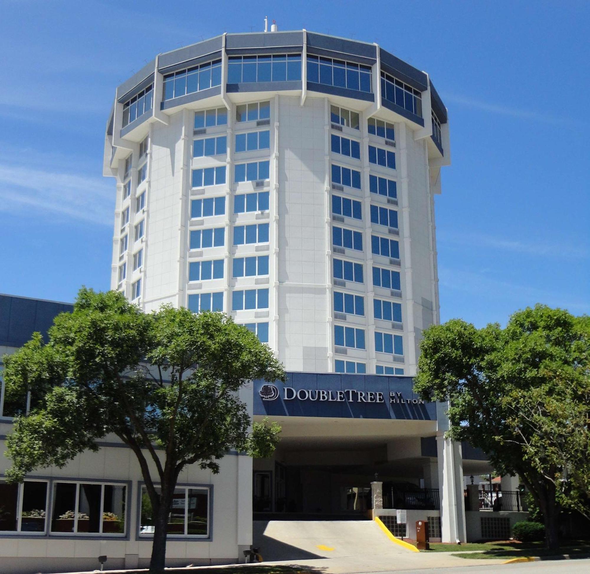 Doubletree By Hilton Jefferson City Extérieur photo