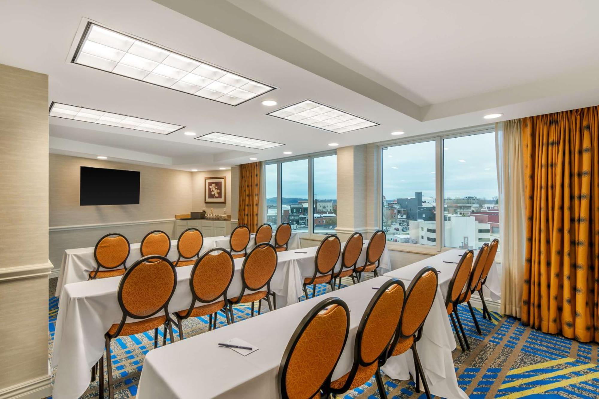 Doubletree By Hilton Jefferson City Extérieur photo