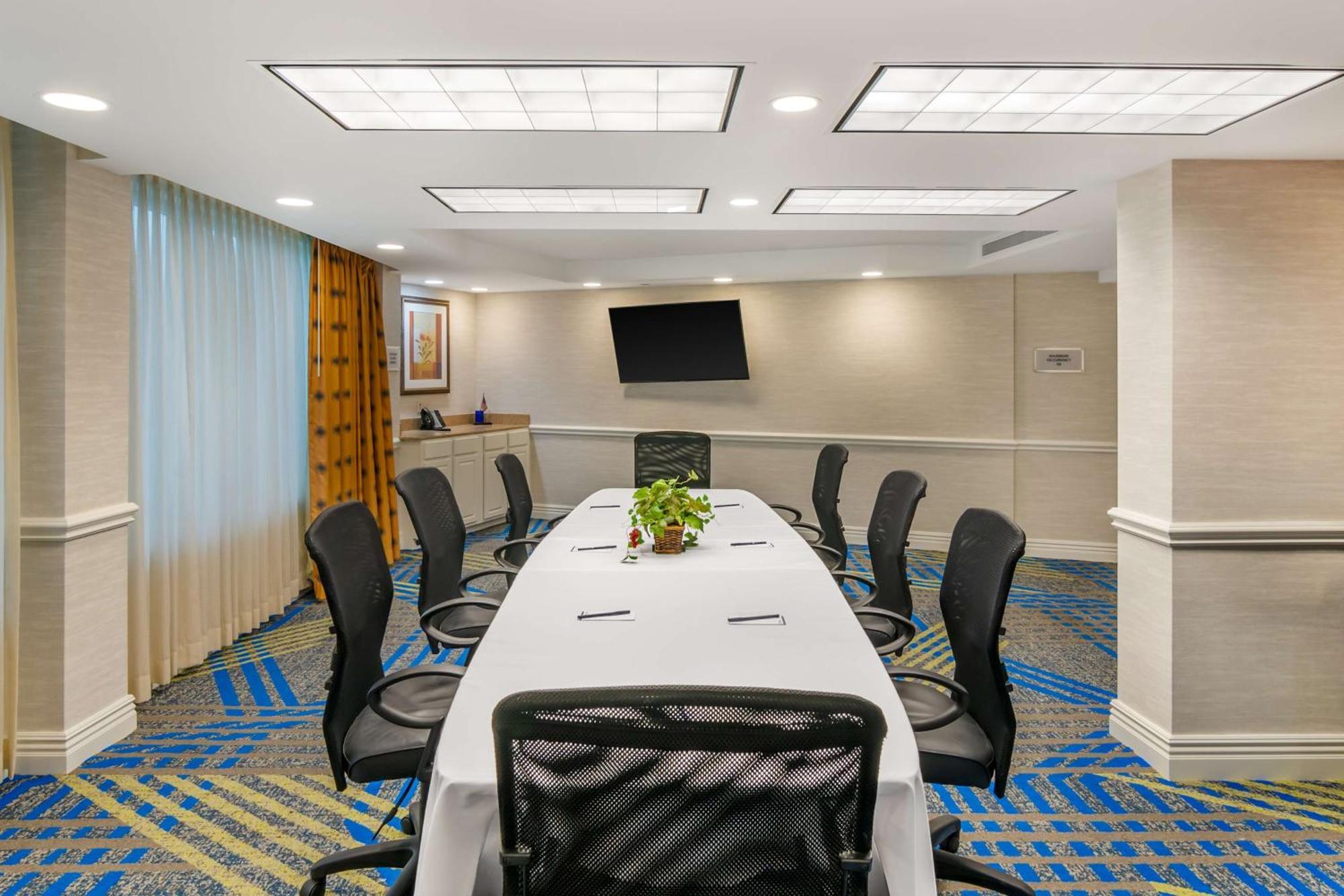 Doubletree By Hilton Jefferson City Extérieur photo