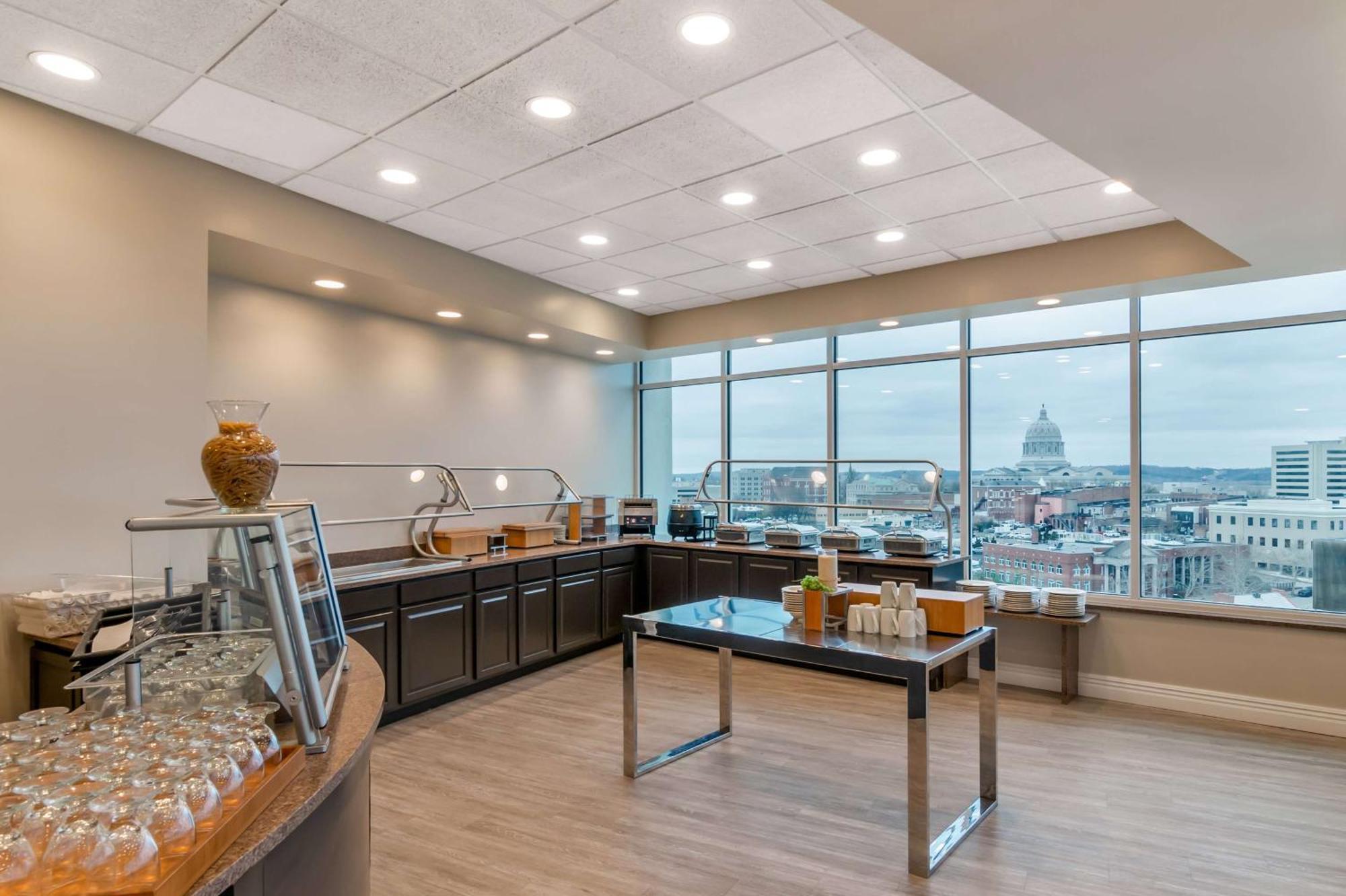 Doubletree By Hilton Jefferson City Extérieur photo