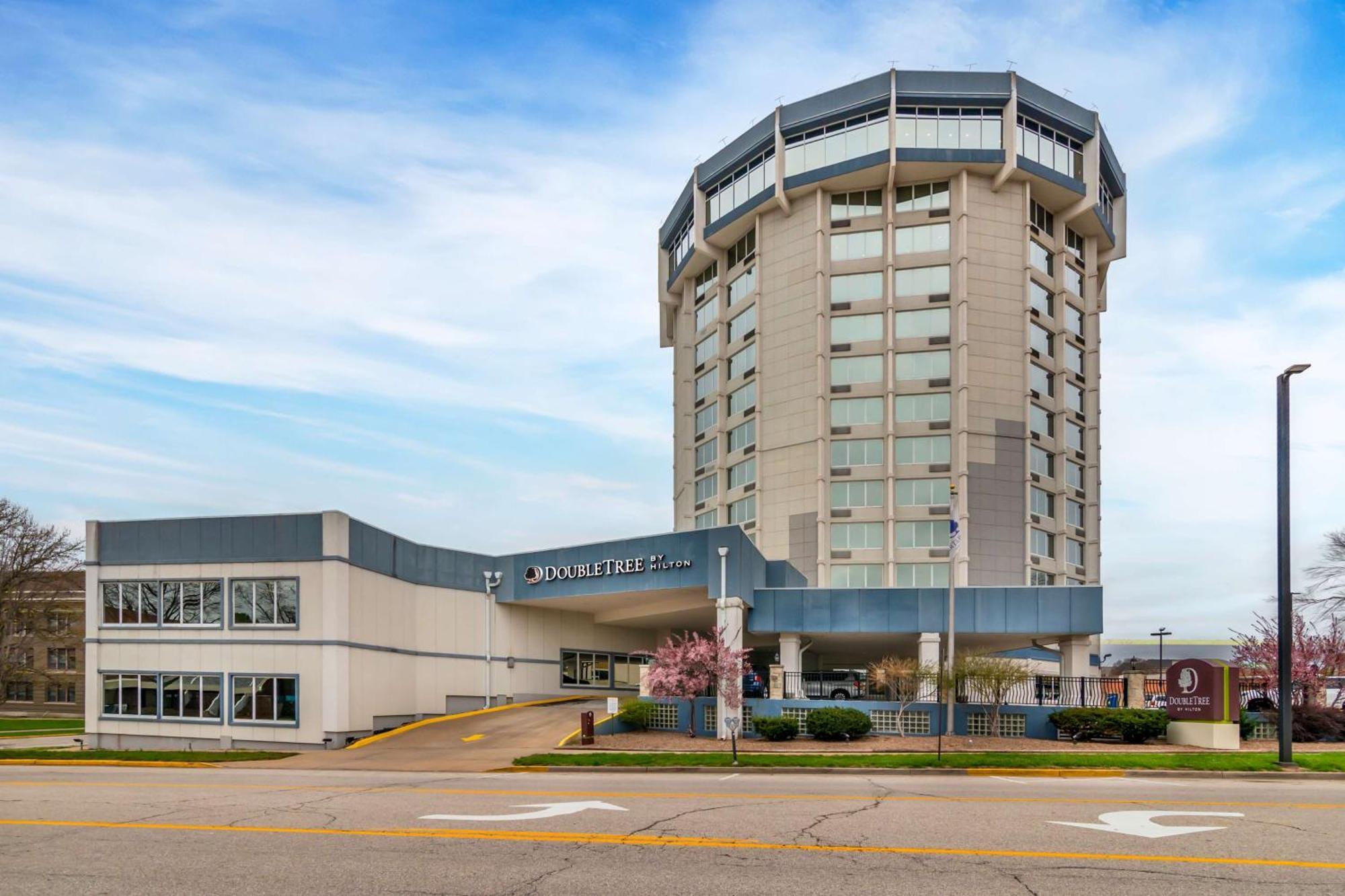 Doubletree By Hilton Jefferson City Extérieur photo