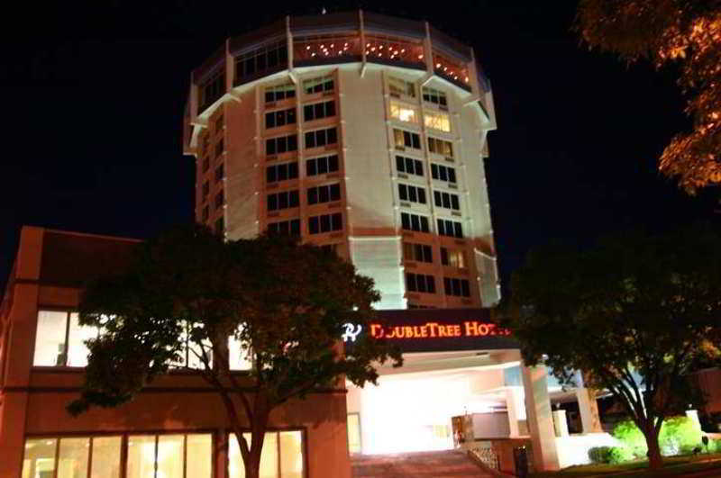 Doubletree By Hilton Jefferson City Extérieur photo